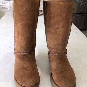 UGG Chestnut Winter Boots